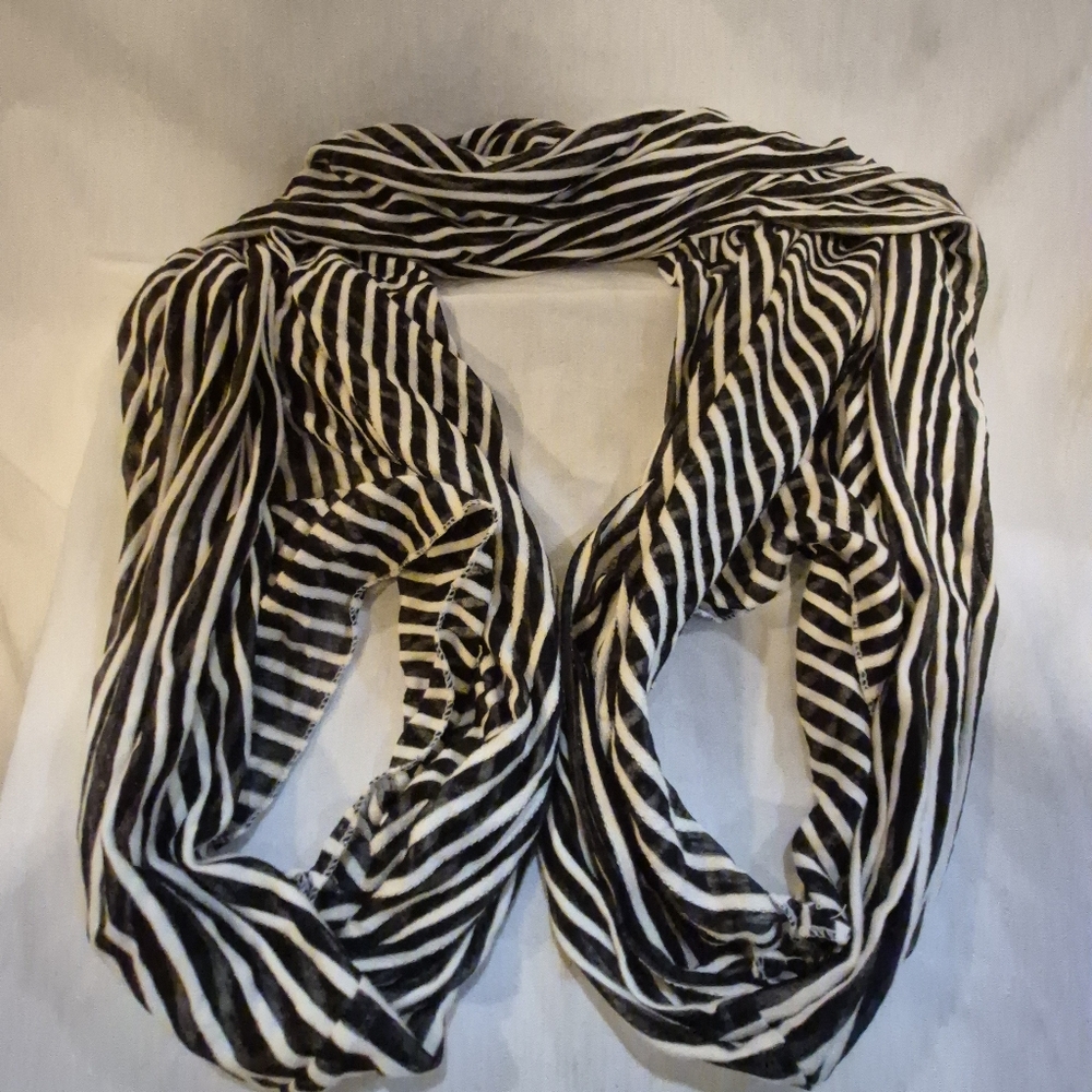 Black and White Striped Print Scarf Wrap